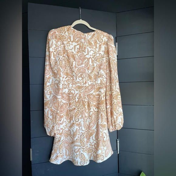 Gold and White Paisley Dress ‘Channing’ - Picture 2 of 6